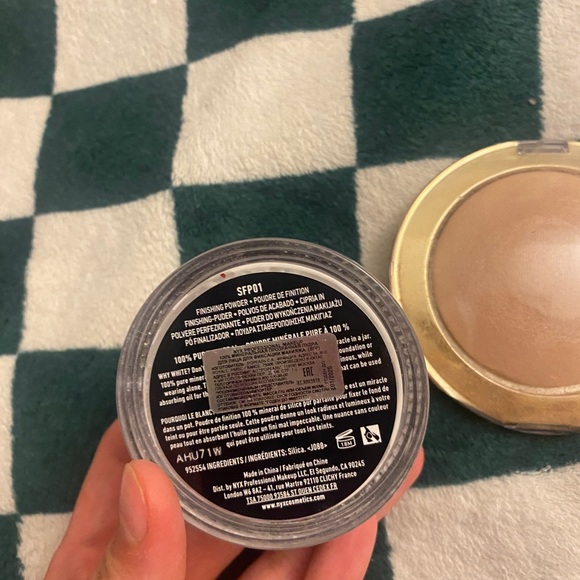 Tarte glow powder and nyx powder - Picture 2 of 5